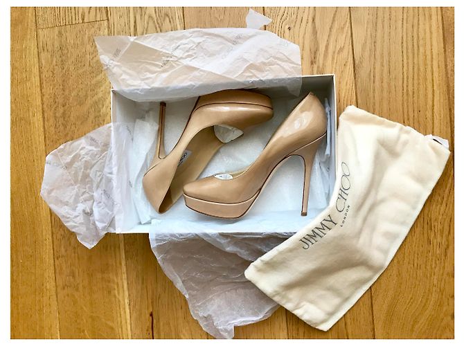 Décolleté Jimmy Choo Cosmic in vernice nude - vista 3
