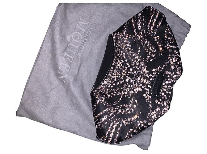 Clutch Alexander McQueen De Manta in seta nera Nero - vista 2