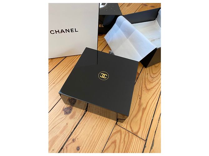 Cambon CHANEL SUBLIMAGE LACQUERED BOX Black - view 2