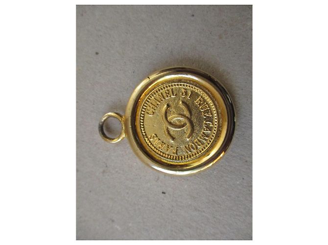 Chanel Cambon-Medaillon. Golden - Ansicht 2