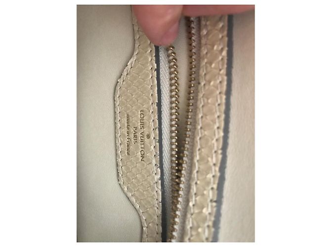 Louis Vuitton Cirrus Handtasche aus Pythonleder Beige - Ansicht 4