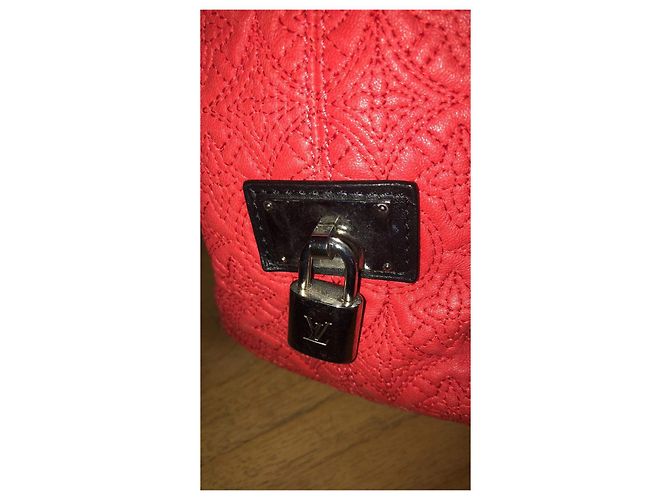 Louis Vuitton Hobo Bag Red Lambskin - view 3