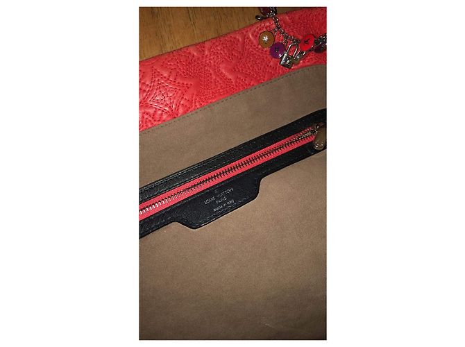 Louis Vuitton Hobo Bag Red Lambskin - view 8