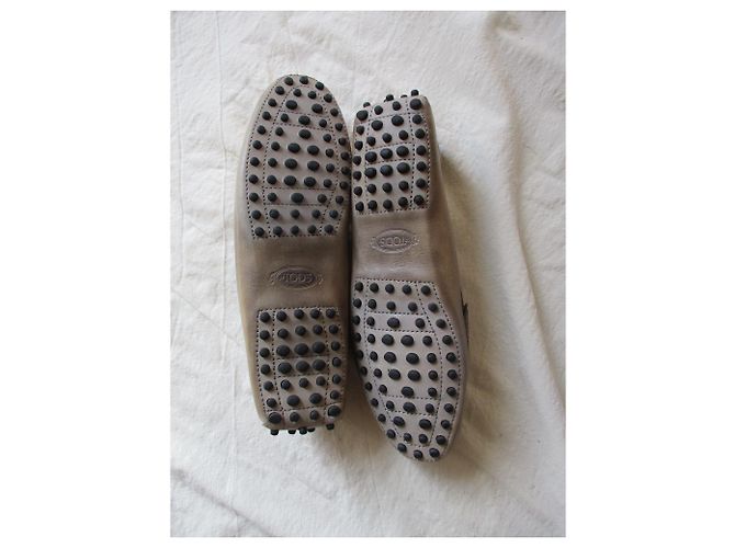 Tod's Gommino in pelle invecchiata, 37,5 IT. Beige - vista 3