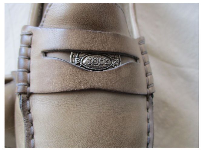 Tod's Gommino in pelle invecchiata, 37,5 IT. Beige - vista 4