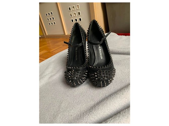 Décolleté Pierre Balmain in pelle nera con cinturino e borchie 37 Nero - vista 2