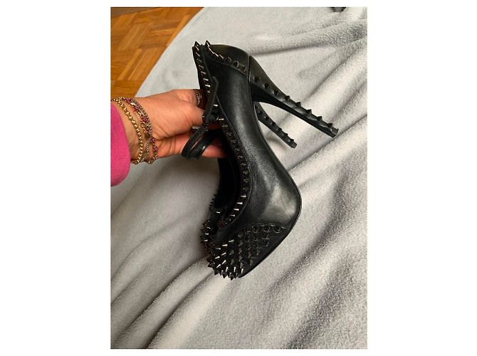 Décolleté Pierre Balmain in pelle nera con cinturino e borchie 37 Nero - vista 4