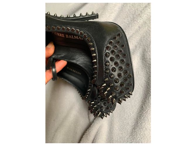 Décolleté Pierre Balmain in pelle nera con cinturino e borchie 37 Nero - vista 5