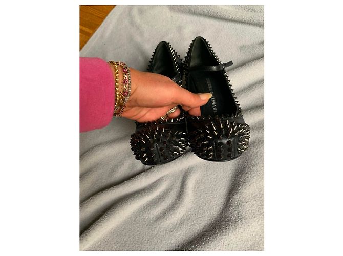 Décolleté Pierre Balmain in pelle nera con cinturino e borchie 37 Nero - vista 7