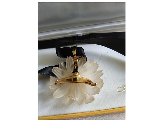 Autre Marque Pendente e Spilla Fiore in Cristallo di Rocca con Zaffiro Giallo e Diamanti Oro 750 Nero Bianco - vista 4
