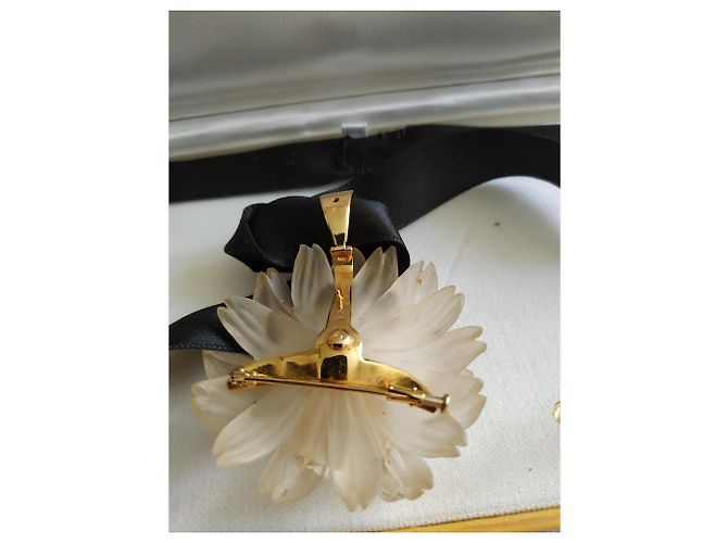 Autre Marque Pendente e Spilla Fiore in Cristallo di Rocca con Zaffiro Giallo e Diamanti Oro 750 Nero Bianco - vista 5
