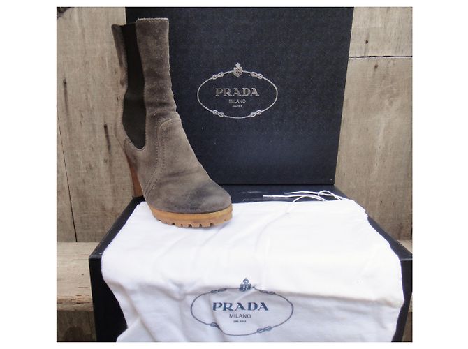 Botas Prada Taupe Ante 38.5 Gris pardo - vista 4