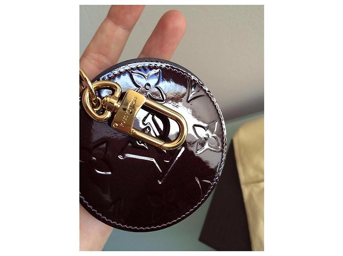 Ciondolo Specchio Louis Vuitton Bordeaux Pelle Vernice - vista 2