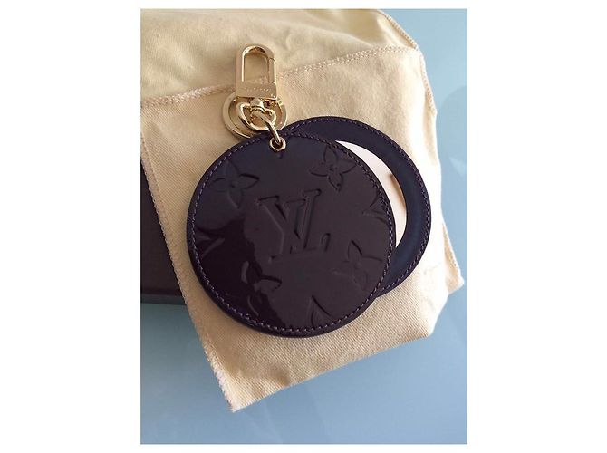 Ciondolo Specchio Louis Vuitton Bordeaux Pelle Vernice - vista 3