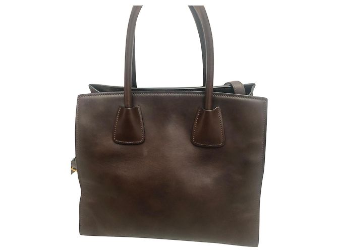 Bolso de mano Prada Saffiano de piel marrón oscuro - vista 2