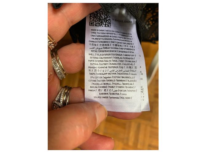 Guess Kleid mit freien Schultern aus schwarzer Guipure - Ansicht 11