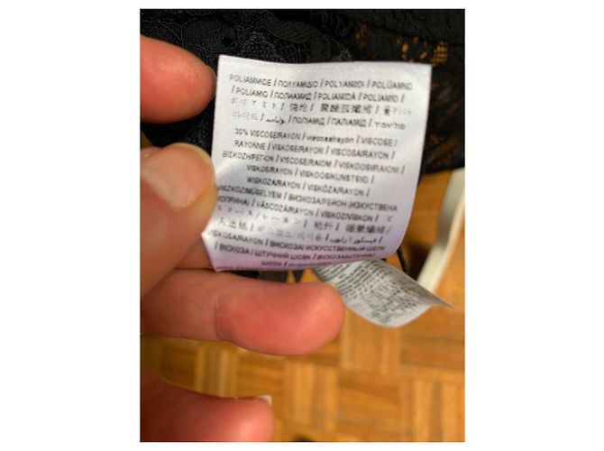 Guess Kleid mit freien Schultern aus schwarzer Guipure - Ansicht 12
