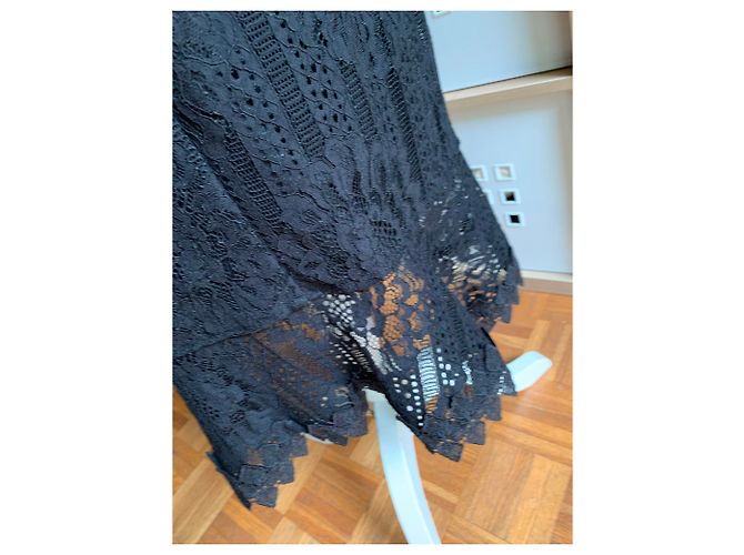 Guess Kleid mit freien Schultern aus schwarzer Guipure - Ansicht 13