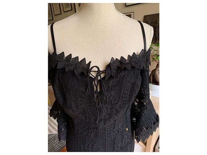 Guess Kleid mit freien Schultern aus schwarzer Guipure - Ansicht 2