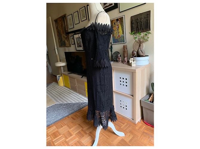 Guess Kleid mit freien Schultern aus schwarzer Guipure - Ansicht 5