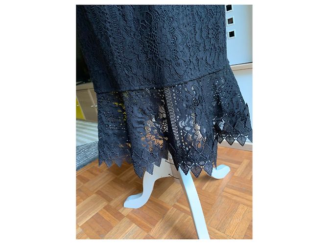 Guess Kleid mit freien Schultern aus schwarzer Guipure - Ansicht 8