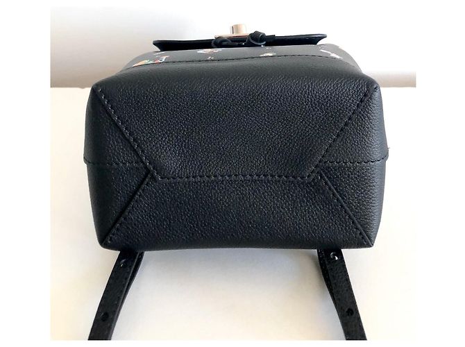 Twist Louis Vuitton LockMe Mini Nero - vista 7