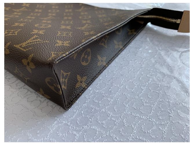 Louis Vuitton Custodia da toilette 26 Marrone - vista 3