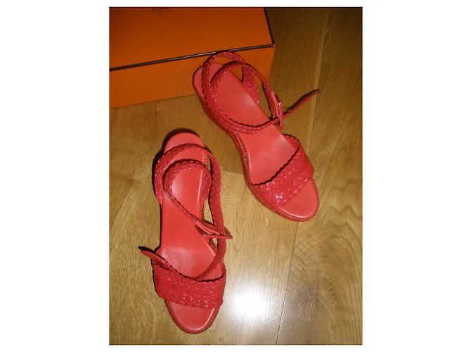 Sandali con zeppa Hermès Sofia in pelle scamosciata rossa Rosso - vista 2