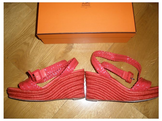 Sandali con zeppa Hermès Sofia in pelle scamosciata rossa Rosso - vista 5
