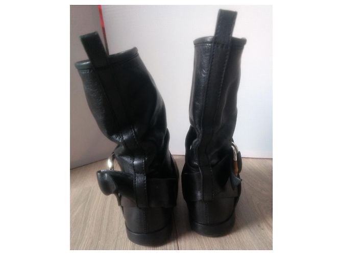Botas Gucci com fivela e anel de bambu em couro preto - vista 12