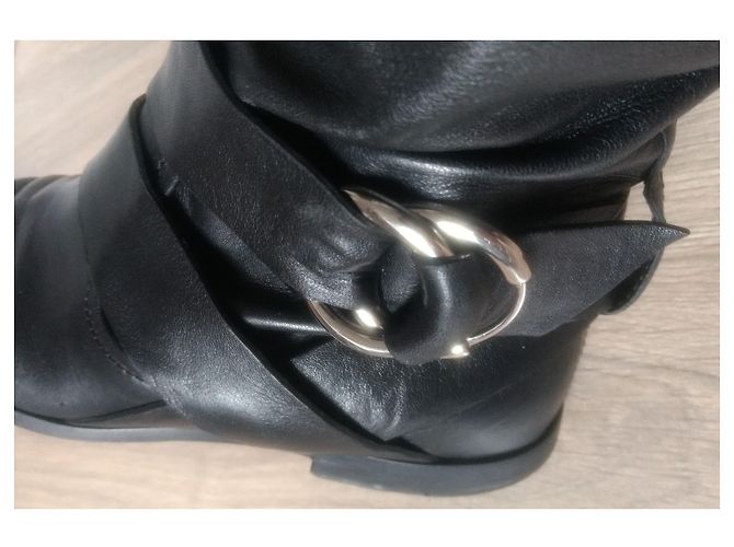 Botas Gucci com fivela e anel de bambu em couro preto - vista 18