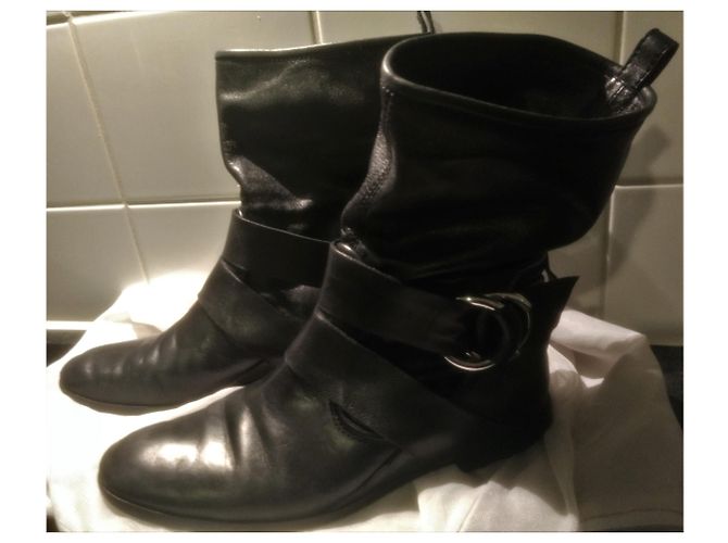 Botas Gucci com fivela e anel de bambu em couro preto - vista 6