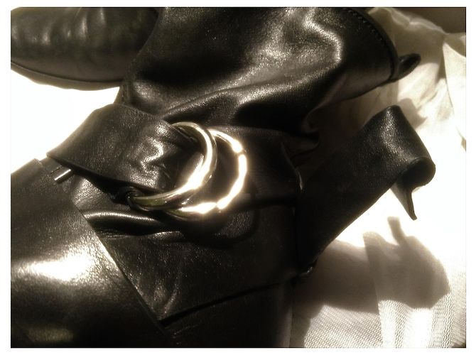 Botas Gucci com fivela e anel de bambu em couro preto - vista 7
