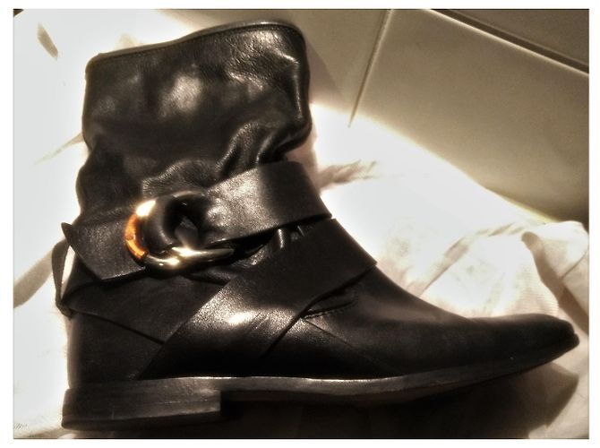 Botas Gucci com fivela e anel de bambu em couro preto - vista 8