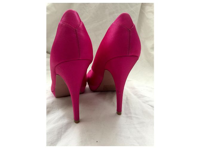 Peeptoes Kurt Geiger in raso fuschia - vista 2