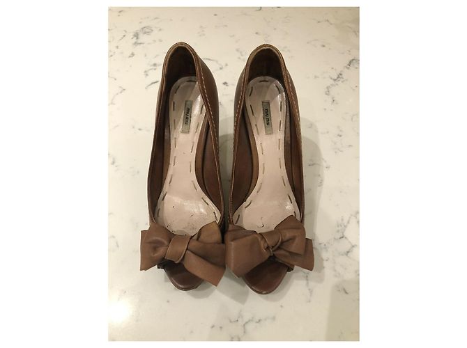 Miu Miu Peeptoe Pumps mit Bogen Braun - Ansicht 3