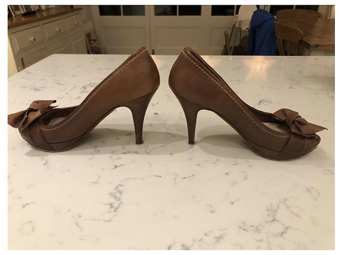 Miu Miu Peeptoe Pumps mit Bogen Braun - Ansicht 4