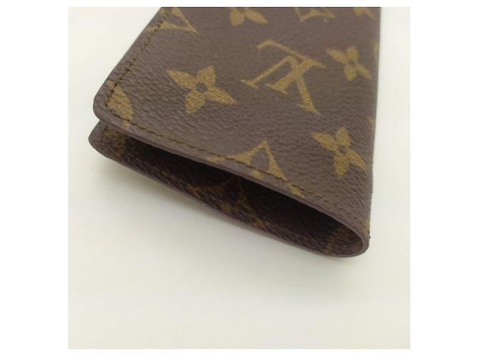 Louis Vuitton Caja de gafas Castaño - vista 2