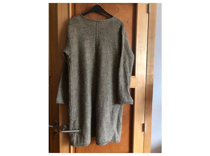 Forte Forte Strickjacke aus Alpaka und Leinen in Taupe mit Goldfaden - Ansicht 2