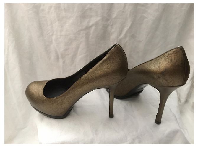 Yves Saint Laurent Bombas Rive Gauche Tribute Negro Dorado - vista 4