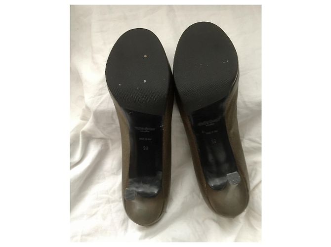 Yves Saint Laurent Bombas Rive Gauche Tribute Negro Dorado - vista 9