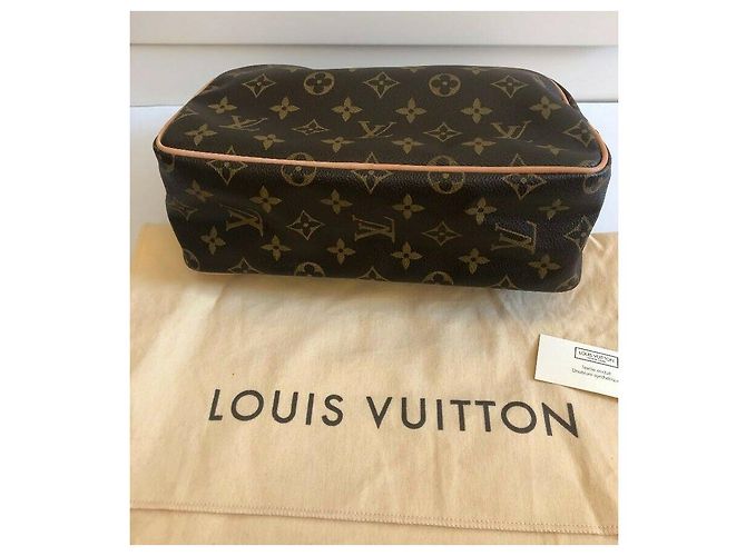 Louis Vuitton unisex monogram canvas toiletry bag Brown - view 4