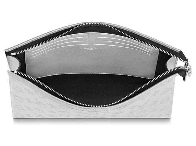 Louis Vuitton Pochette Voyage nuova Bianco - vista 3