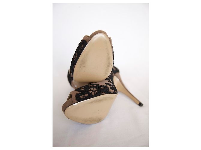 Décolleté Valentino in scamosciato beige con pizzo nero - vista 4