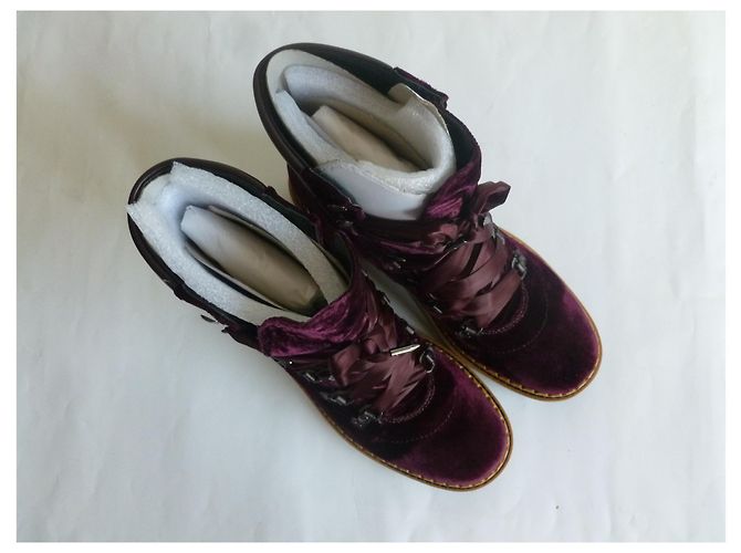 Sam Edelman Schnürstiefel aus Samt in Pflaume - Ansicht 6