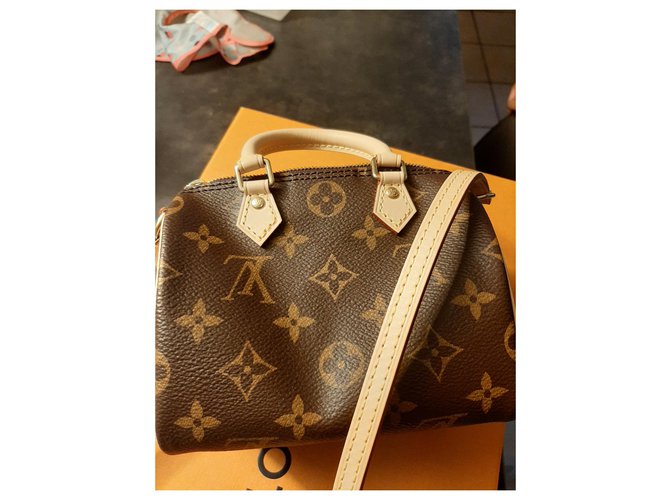 Louis Vuitton Nano Speedy Marrone scuro - vista 18