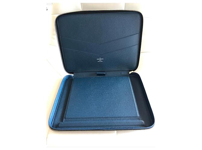 Louis Vuitton IPad Essential Grigio antracite - vista 4