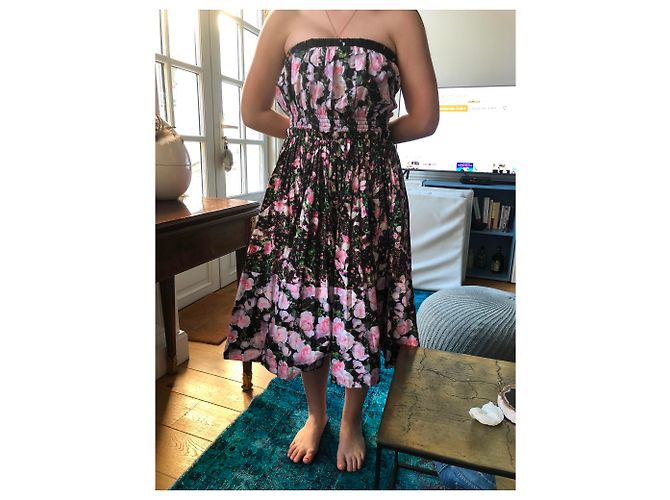 Givenchy Beautiful strapless dress, with marked size, surrounded by. Smocking, interior fully lined with a satin pattern Multiple colors - view 8