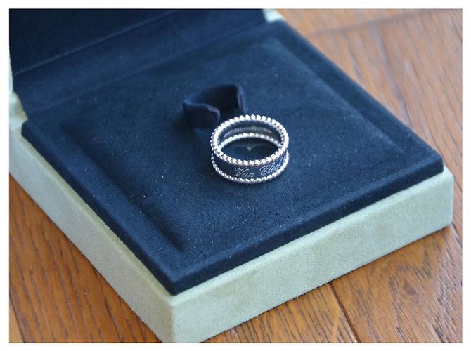 Van Cleef & Arpels Van Cleef und Arpels Perlée Signature Ring aus Weißgold - Ansicht 4