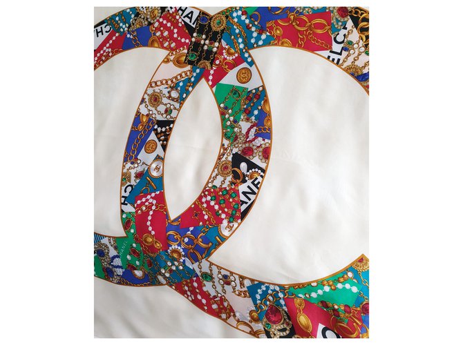 Chanel CC PERLA MULTICOLORE E MOTIVO A CATENA Bianco sporco - vista 2